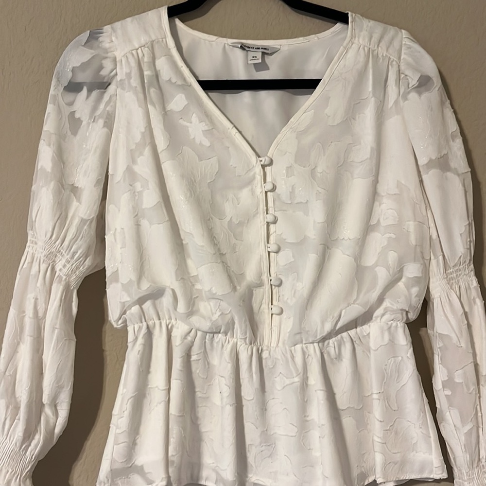 White blouse - Picture 3 of 5